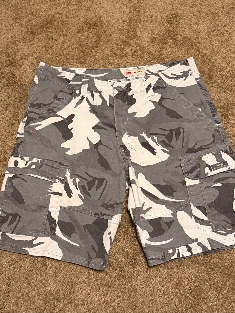 Wrangler Camo Cargo Shorts Mens 34 Gray Relaxed Fit Utility Pockets Logo